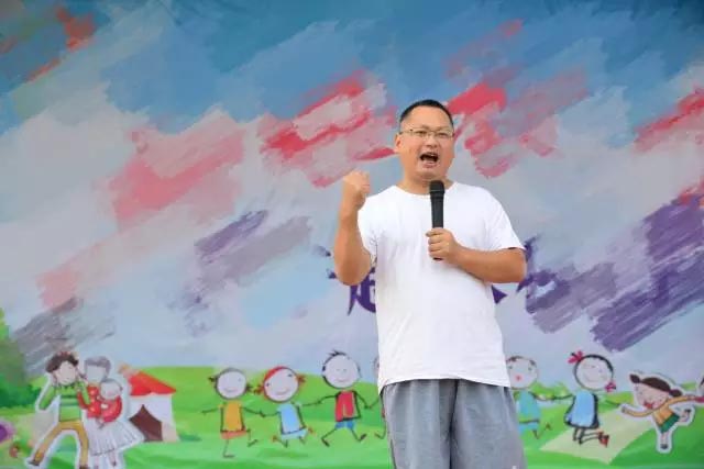 廣東博皓公司總經(jīng)理、鷹之家班主任尹總，為我們本次運(yùn)動(dòng)會(huì)致開幕詞