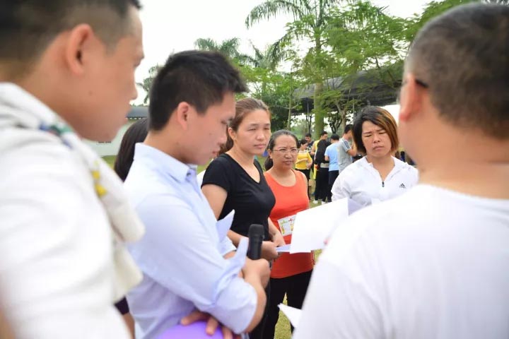 口哨發(fā)令、旗幟落下，比賽的完美呈現(xiàn)，離不開裁判員的辛苦付出，低調(diào)是他們的代名詞