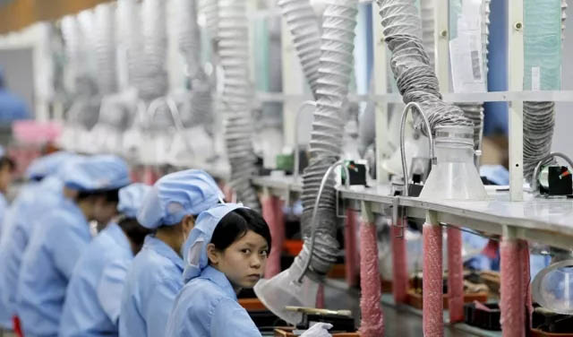 未來幾年，制造業(yè)、服務(wù)業(yè)等勞動密集型產(chǎn)業(yè)的招工將更加困難，勞動力成本也必將日益高漲