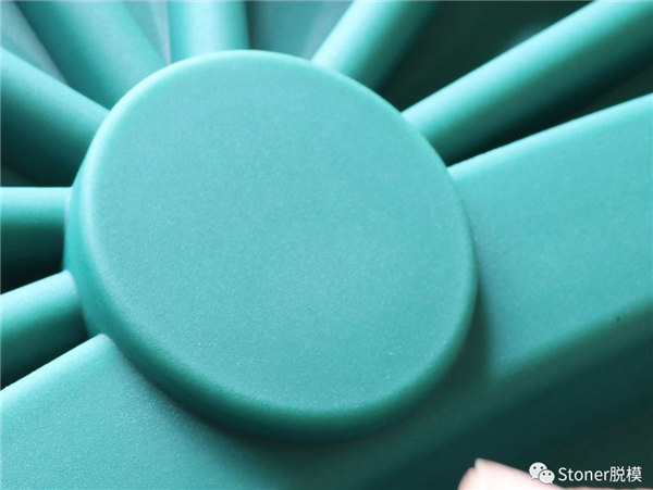 使用Stoner TraSys RotoFlow改善了產(chǎn)品質(zhì)量，提供了沒(méi)有針孔的光滑表面！