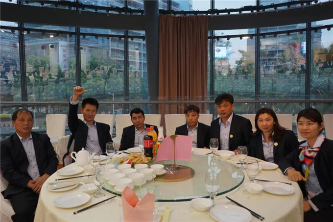 博皓家人們歡聚一堂，把酒言歡，開懷暢飲-4