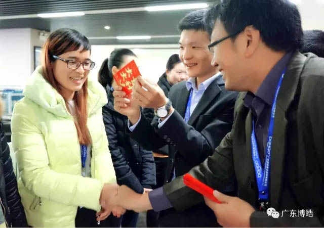 收到禮物的女神們心情就像被全世界寵愛著一般！