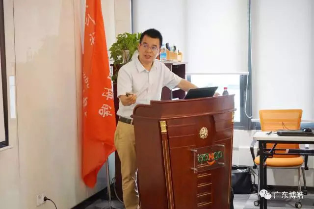金陵力聯(lián)思有限公司工程師徐秀華講解《樹脂、膠衣產(chǎn)品知識及應(yīng)用》
